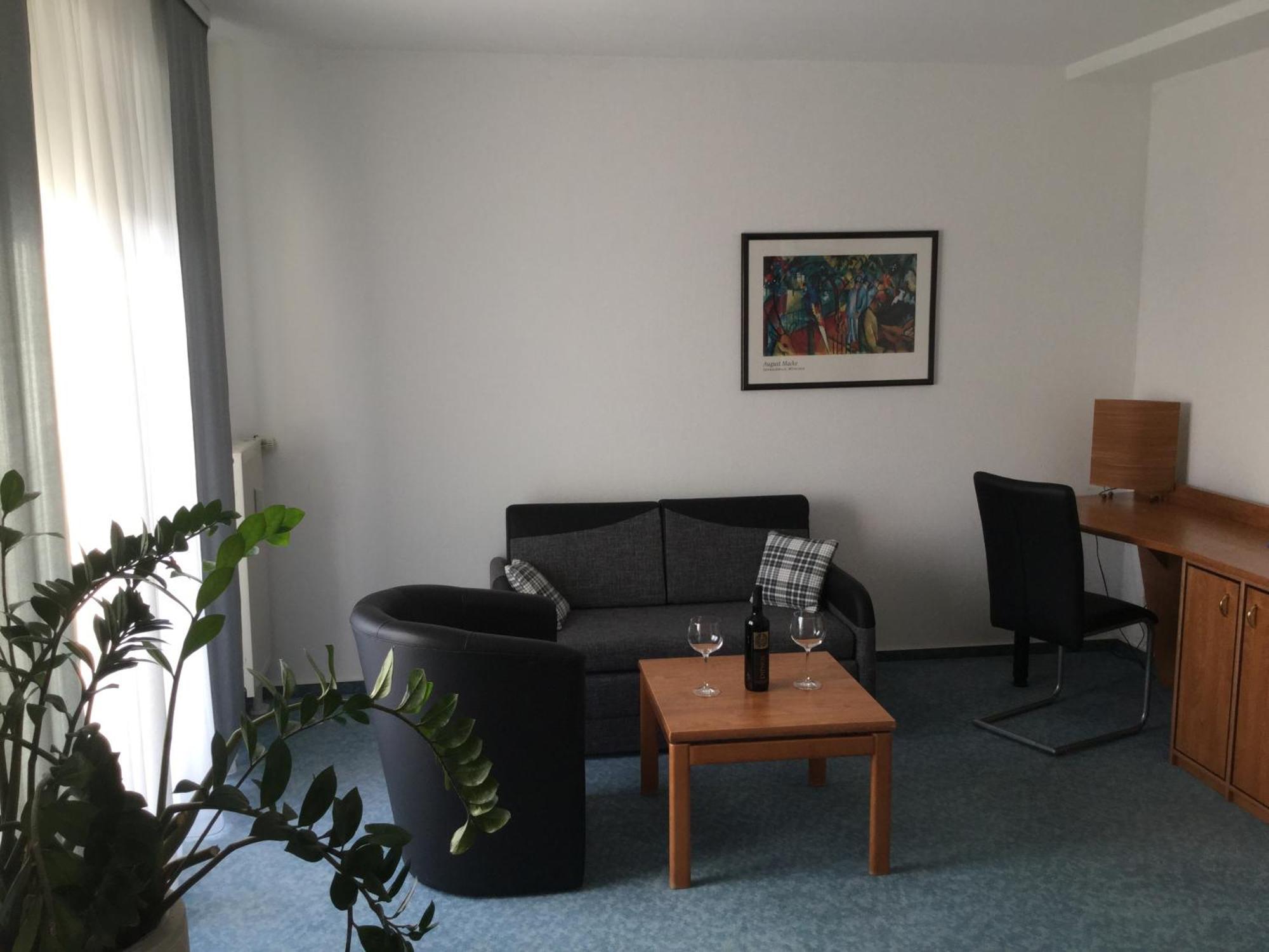 Sunibel Inn Reinheim ภายนอก รูปภาพ